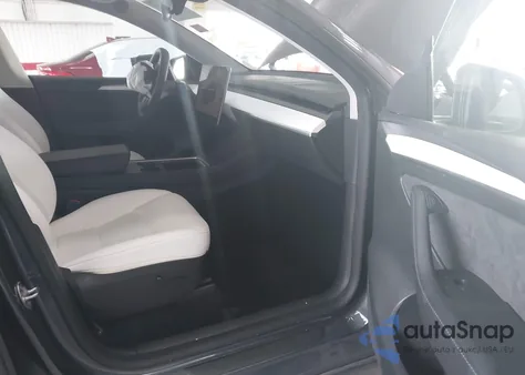 2023 Tesla Model Y Awd/Long Range Dual Motor All-Wheel Drive z USA, uszkodzony, nr VIN 7SAYGDEE4PF799452